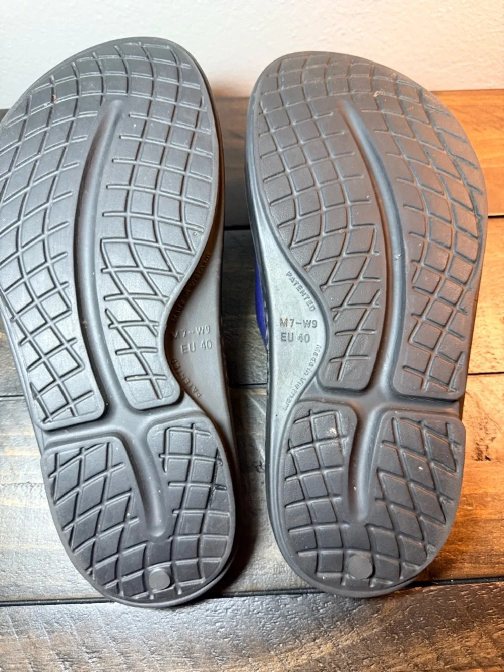 OOFOS Womens Slide Sandals Purple & Black /white Size 9 - Picture 5 of 5